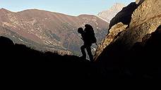 Камнепад отрезал альпинистов от спасателей