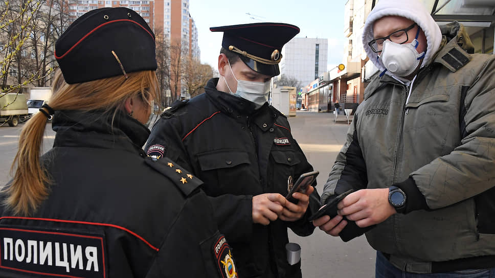 В Новосибирске со вчерашнего дня гражданам предписано обязательно носить маски в общественных местах