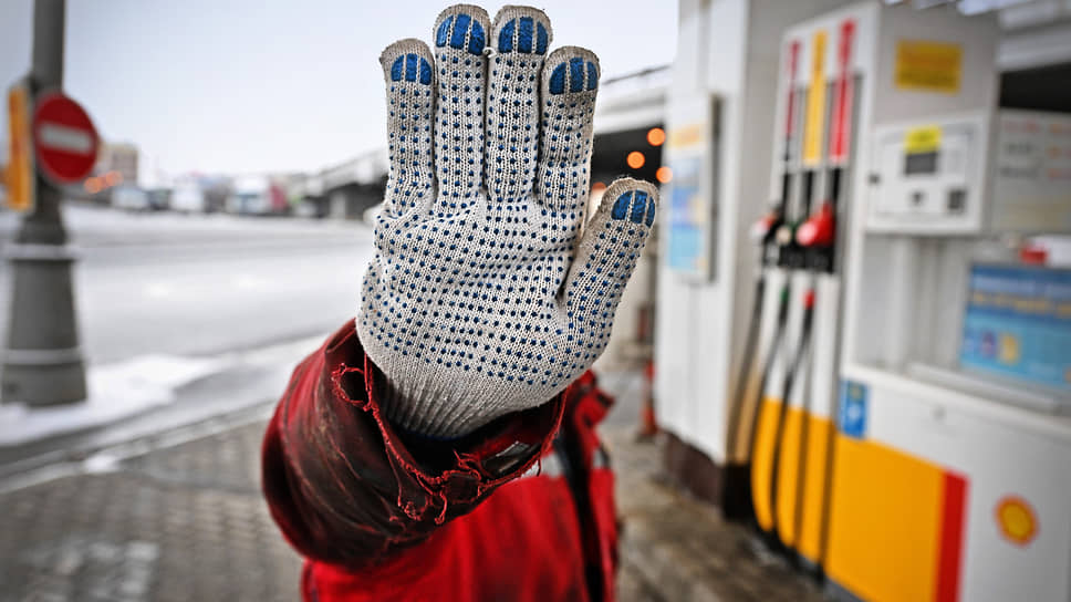В августе объемы продаж автомобильного бензина на ряде частных АЗС в Сибири сократились на 30% по сравнению с июлем, сообщают участники рынка