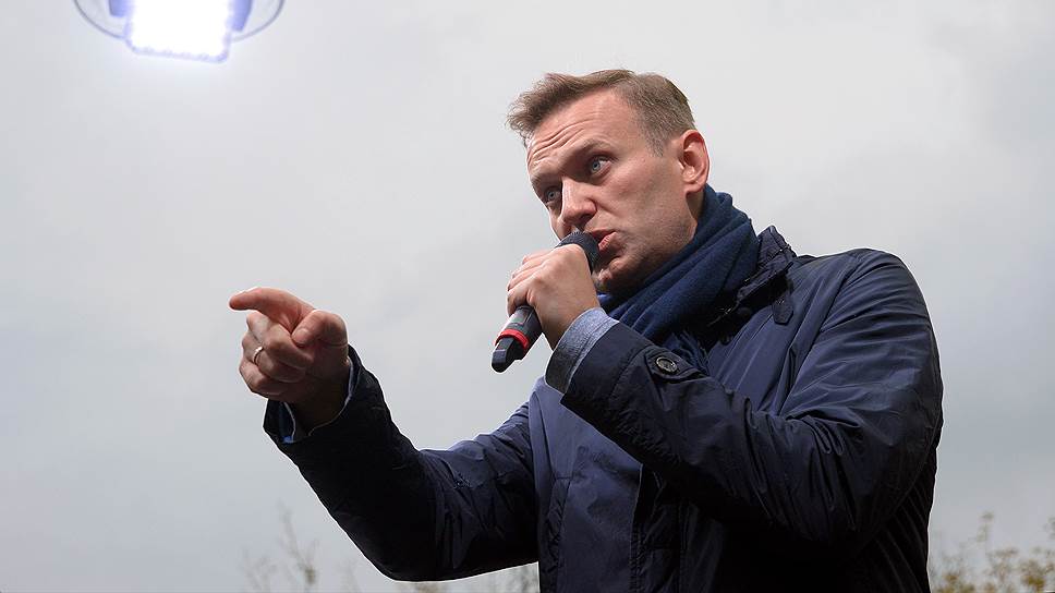 Алексей Навальный во время митинга в парке «Городское начало» на набережной в Новосибирске. 
