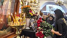 Заупокойные службы о погибших в «Зимней вишне» начались в Кузбассе
