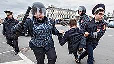 На участницу митинга в Красноярске завели дело за причинение боли полицейскому