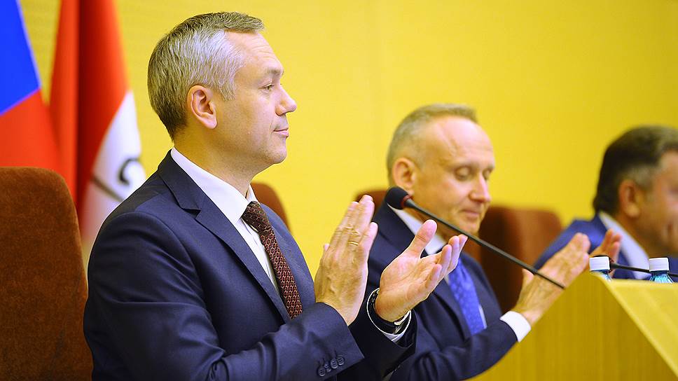 Губернатор Новосибирской области Андрей Травников (слева)