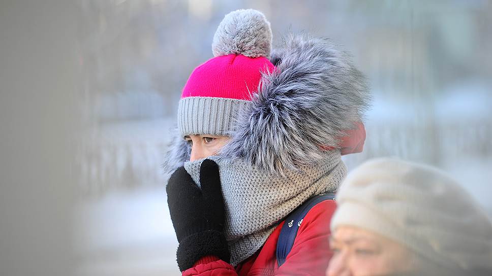 Сильные морозы сковали. Сильный Мороз картинки. Арктические холода в Москве. Идут Морозы. Дети идут в школу в Мороз.