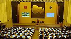 Новосибирские депутаты запретили себе брать в помощники жен и родственников