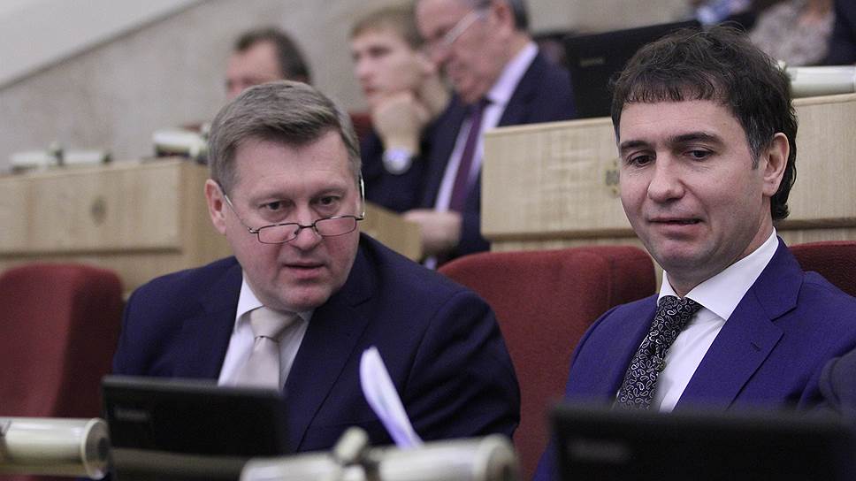 Мэр Новосибирска Анатолий Локоть (слева) и спикер горсовета Дмитрий Асанцев (справа)