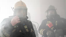 90 человек эвакуировались из горящего дома в Барнауле