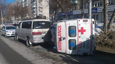 В Новосибирске перевернулась машина скорой помощи
