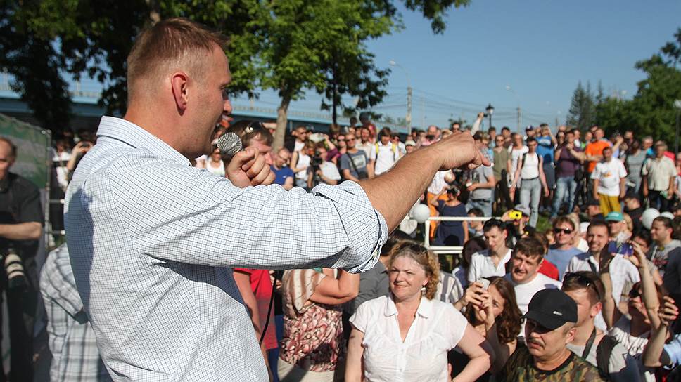 В парке «Городское начало» послушать одного из лидеров «Демократической коалиции» Алексея Навального пришло несколько тысяч человек.