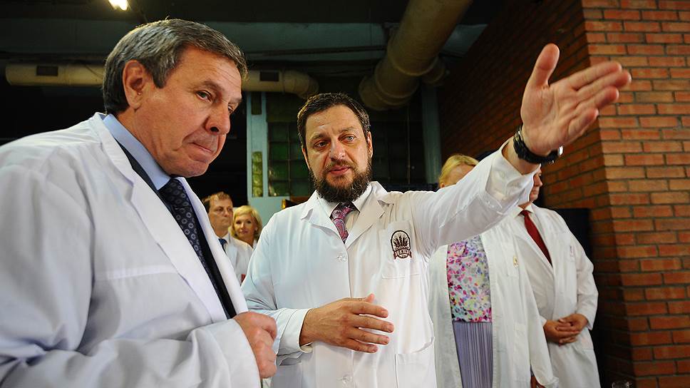 Губернатор Владимир Городецкий и гендиректор хлебокомбината «Инской» Артур Сааков во время посещения хлебокомбината, 2016 год.