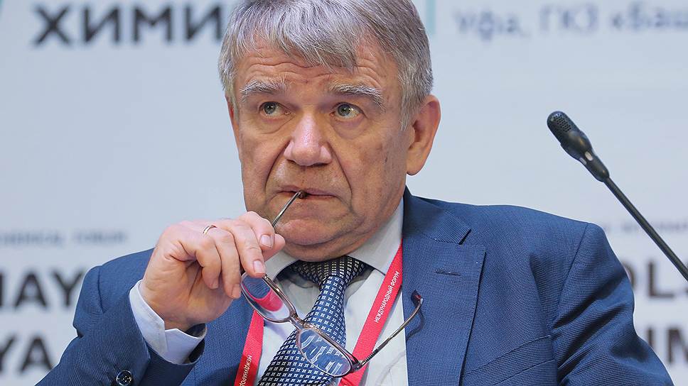27 сентября новым председателем СО РАН избран 69-летний академик Валентин Пармон, ранее занимавший пост научного руководителя Института катализа. Он набрал 78 из 151 голосов. 