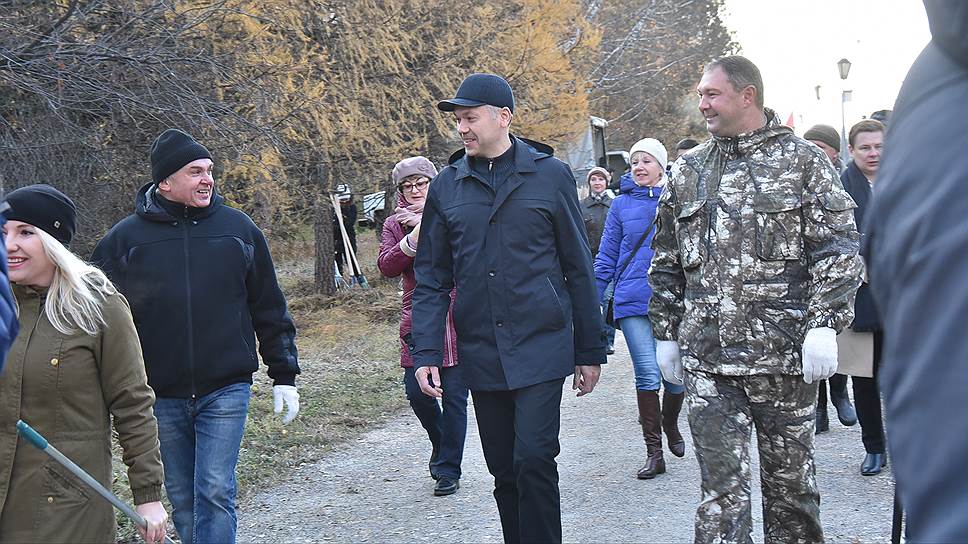 Октябрь 2014 года. Врио губернатора Андрей Травников на субботнике в Дендрологическом парке.