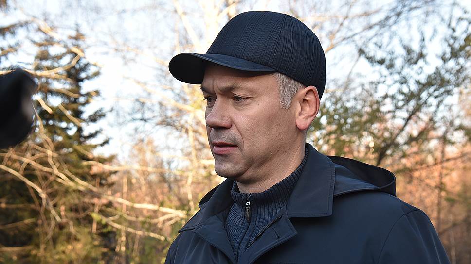 Октябрь 2017 года. Врио губернатора Андрей Травников на субботнике в Дендрологическом парке.