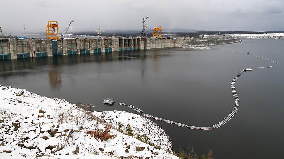 Плотина Богучанской ГЭС.