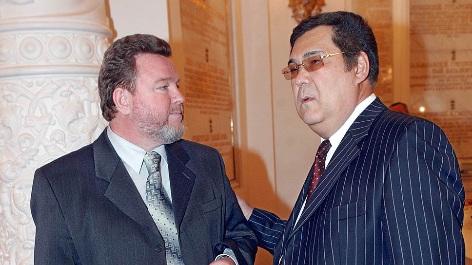 Губернатор Алтайского края Михаил Евдокимов и Аман Тулеев перед началом заседания Государственного совета России, 2004 год.