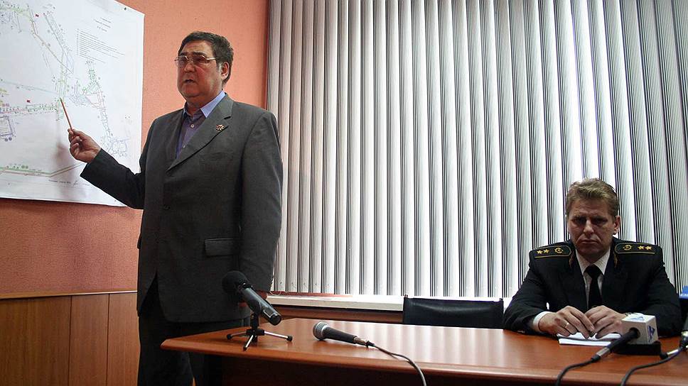 Аман Тулеев во время пресс-конференции в штабе по ликвидации последствий взрыва метана на шахте «Юбилейная», 2007 год.