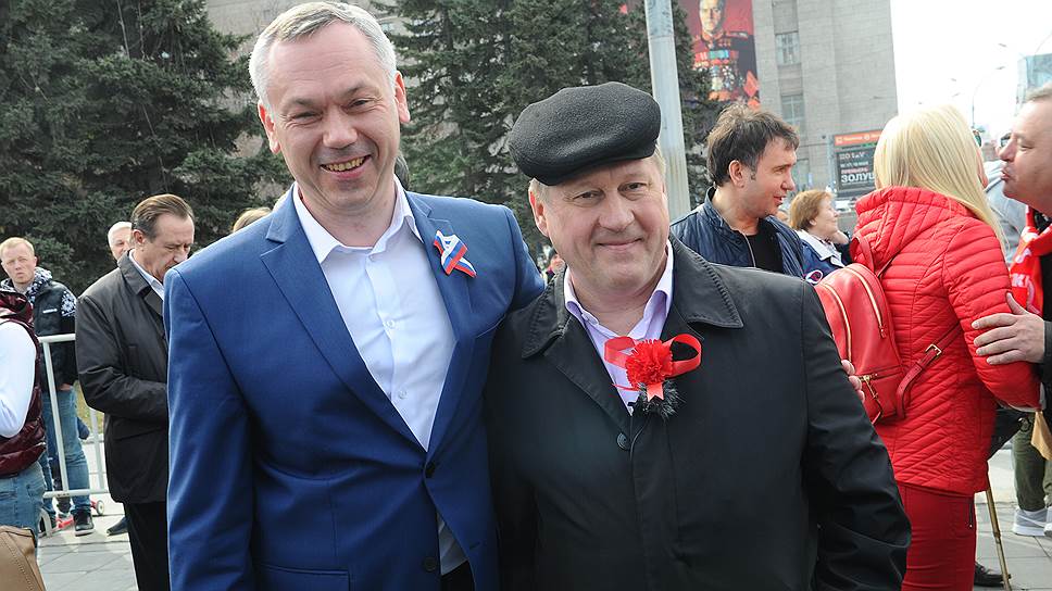 Врио губернатора Новосибирской области Андрей Травников и мэр Новосибирска Анатолий Локоть во время демонстрации