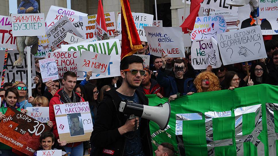Идеолог «Монстрации» Артем Лоскутов во время шествия в Новосибирске