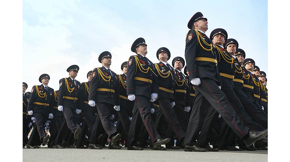 Парад на площади Ленина в Новосибирске