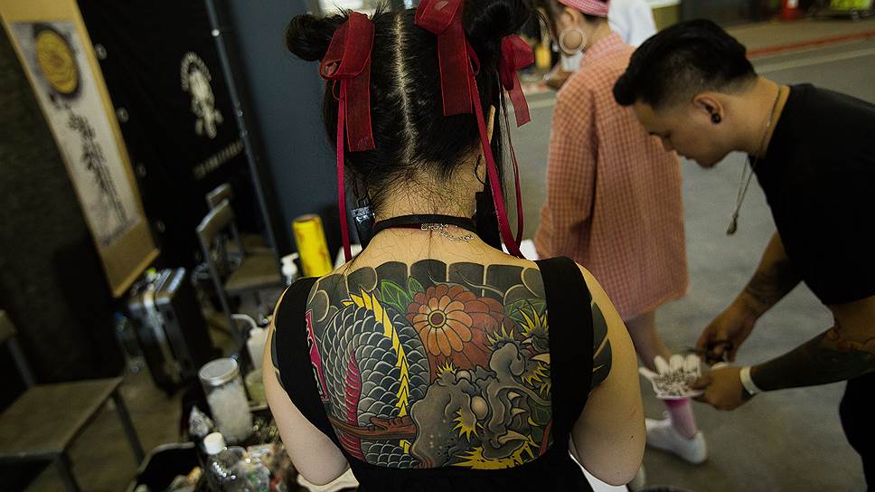 Особенностью этого фестиваля стала китайская делегация татуировщиков. Они привезли с собой своих моделей
