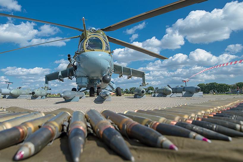 Военный аэродром Толмачево, где проходил форум «Армия-2018», находится рядом с одноименным гражданским аэропортом под Новосибирском