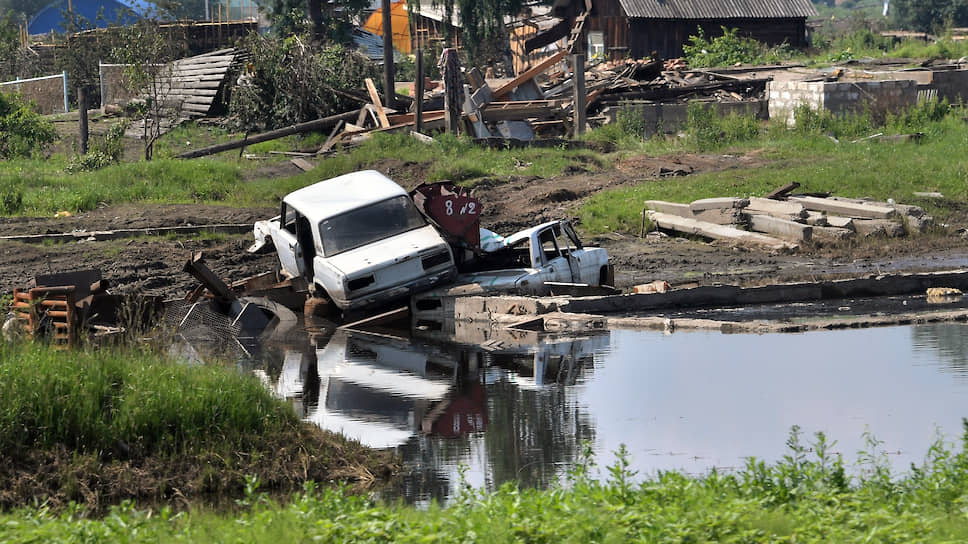 Вид домов на территории Иркутской области, пострадавших в результате паводка