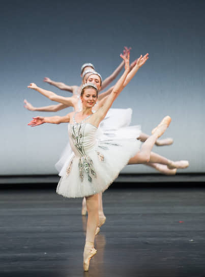 Третья часть балета «Драгоценности» Джорджа Баланчина «Бриллианты»