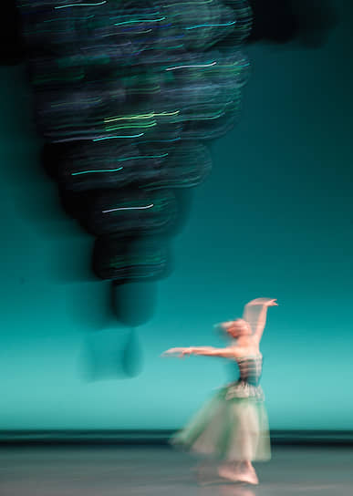 Генеральная репетиция первой части балета «Драгоценности» Джорджа Баланчина «Изумруды»