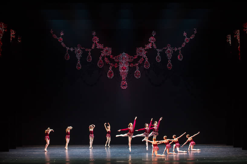 Вторая часть балета «Драгоценности» Джорджа Баланчина «Рубины»