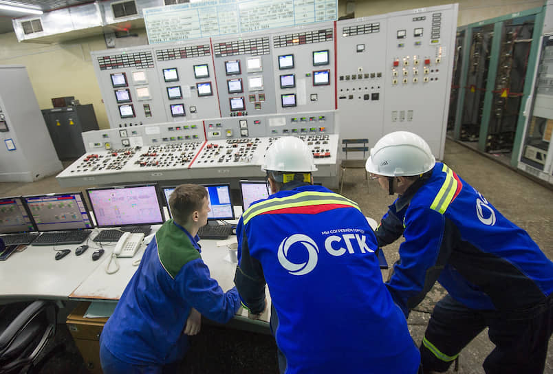Сотрудники диспетчерского пункта на Новосибирской ТЭЦ-3 Сибирской генерирующей компании
