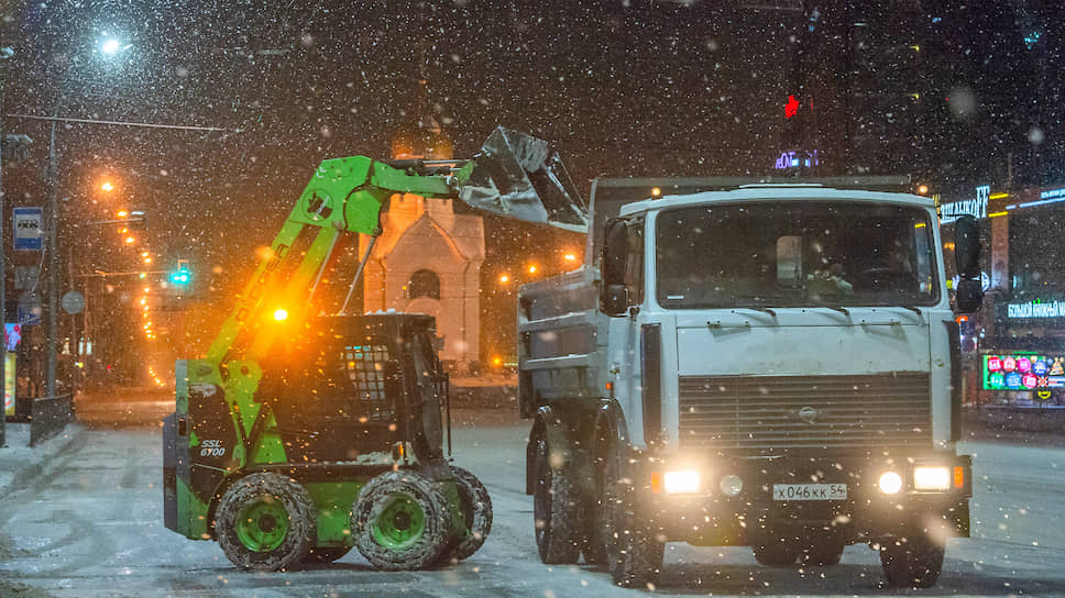 Уборка снега в Новосибирске 