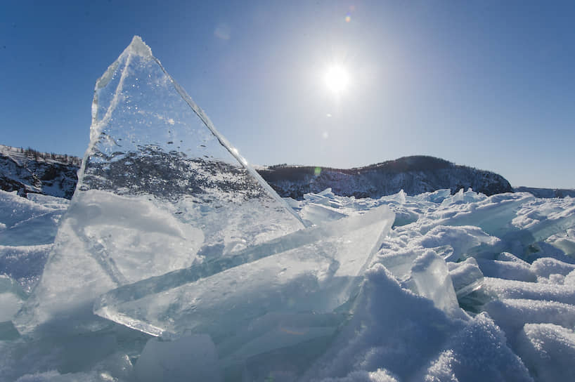 Ледяные торосы на Байкале
