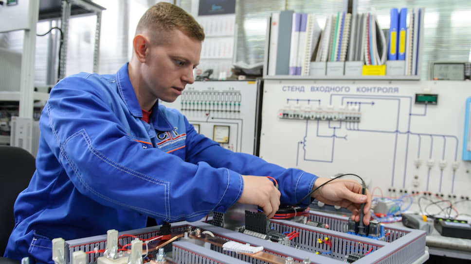 Участок сборки систем накопления энергии на заводе компании «Системы постоянного тока» в Новосибирске