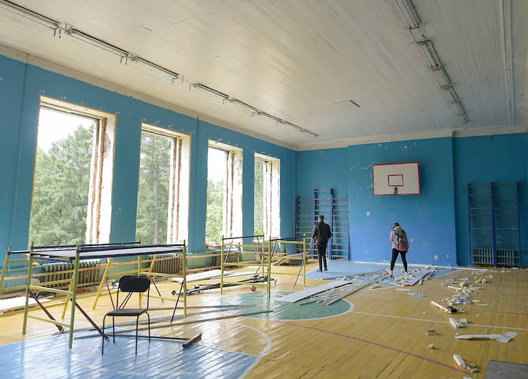 Начало сноса старого здания гимназии №3 в новосибирском Академгородке 