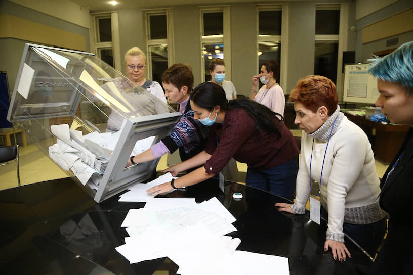 Подсчет голосов на выборах регионального уровня по выбору депутатов городского совета Новосибирска и депутатов законодательного собрания Новосибирской области