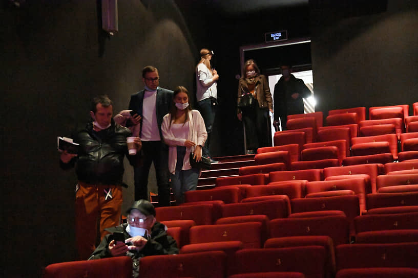 Роспотребнадзор по Алтайскому краю предложил властям усилить меры по предотвращению распространения коронавируса и приостановить работу кинотеатров