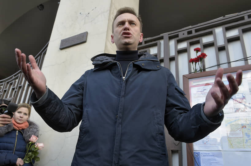 Семь оппозиционных депутатов гордумы Томска направили в адрес председателя СК РФ Александра Бастрыкина обращение &lt;a href=&quot;/doc/4617223&quot;>с требованием возбудить уголовное дело&lt;/a> о покушении на политика Алексея Навального
