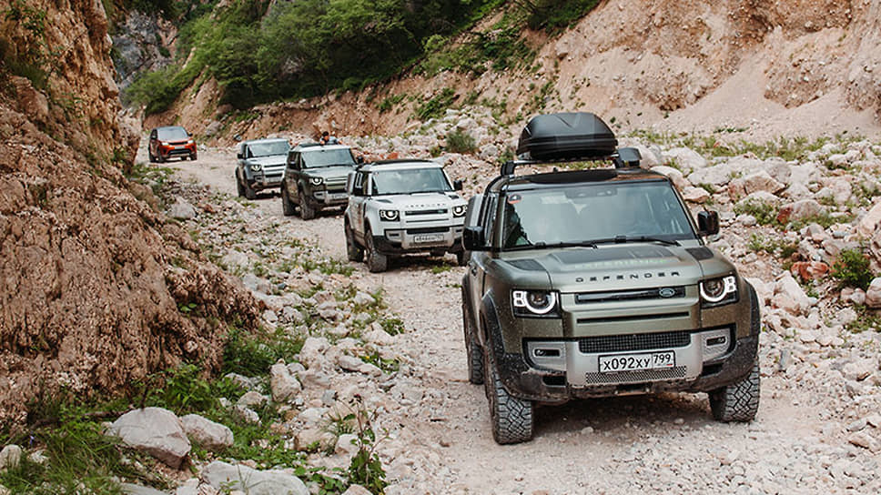 Каждое из трех семейств Land Rover: Defender, Discovery и Range Rover по-своему открывает для вас мир за гранью обыденного