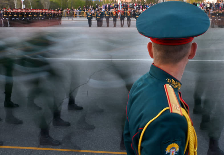 Репетиция Военного парада, посвященного 77-й годовщине Победы в Великой Отечественной войне, на Cоборной площади в Омске