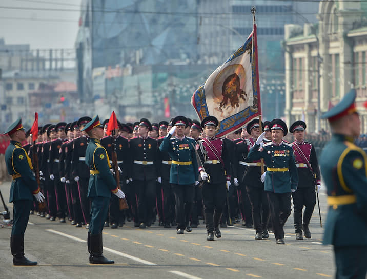 Парад, посвященный 78-й годовщине Победы в Великой Отечественной войне, на площади Ленина в Новосибирске