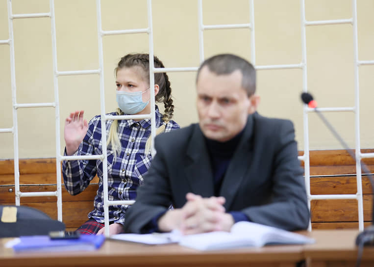 Рассмотрение в Красноярском краевом суде уголовного дела Полины Дворкиной, обвиняемой в убийстве отца и в нападении на группу в детском саду 