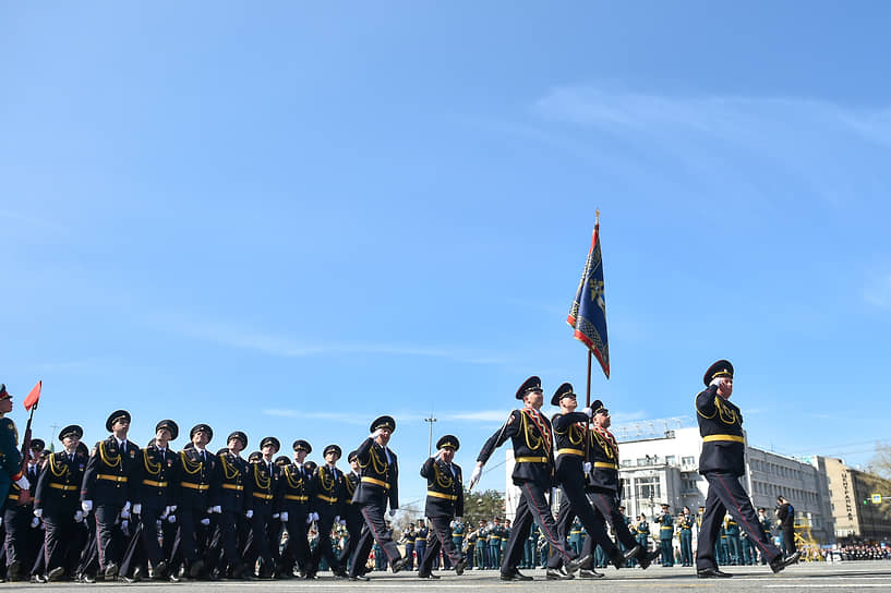 Военный парад на Площади Ленина, посвященный 79-ой годовщине Победы в Великой Отечественной войне. Военнослужащий во время парада