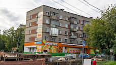 В Перми принудительно демонтируют вывеску с жилого дома на шоссе Космонавтов