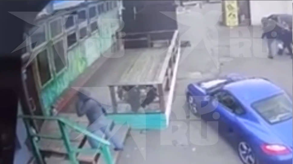 Снятое на видео избиение педагога в Перми оказалось уроком по сценическому бою