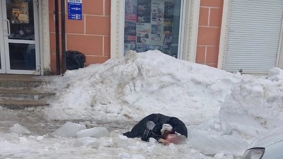 По факту гибели женщины в Березниках от падения снега возбуждено дело –  Коммерсантъ Пермь