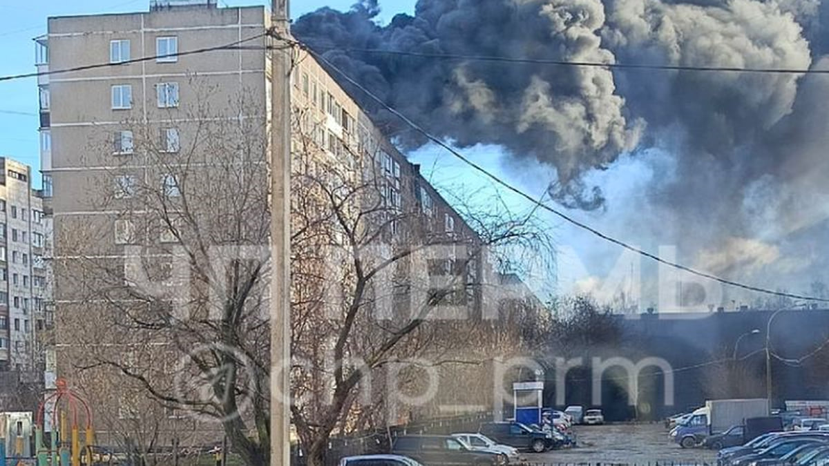 МЧС ликвидировало пожар в жилом доме в Индустриальном районе Перми –  Коммерсантъ Пермь