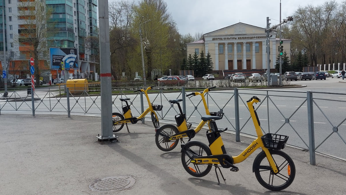 Власти Перми эвакуировали на временную стоянку уже более пятидесяти  электровелосипедов – Коммерсантъ Пермь