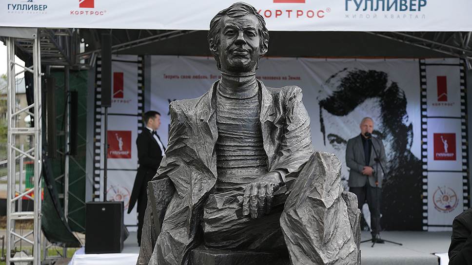 Памятник Георгию Буркову установлен в центре Перми, в строящемся ЖК «Гулливер»