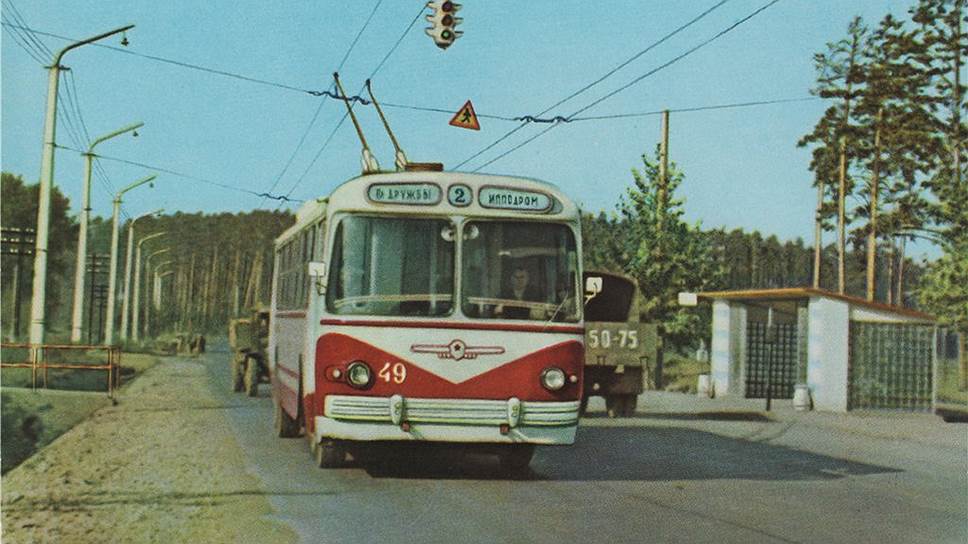 Один их первых маршрутов в городе, №2, изначально связывал Центральный рынок и Балатово. 1960-е годы.