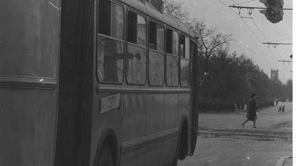 Пермский троллейбус на пересечении улицы Ленина и Комсомольского проспекта. 1960-е годы.